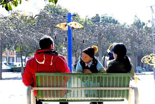 重磅！鄭州將取締馬路停車場 人行道禁設(shè)停泊位